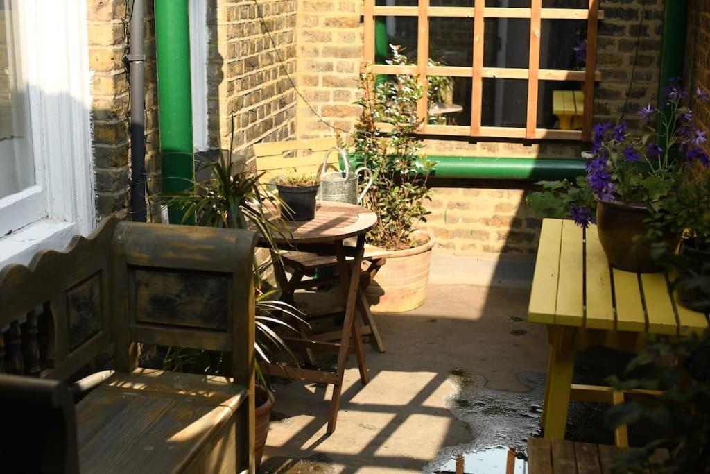 Three-Storey, Renovated 1890S Heritage Home In Spitalfields Market London Exterior photo